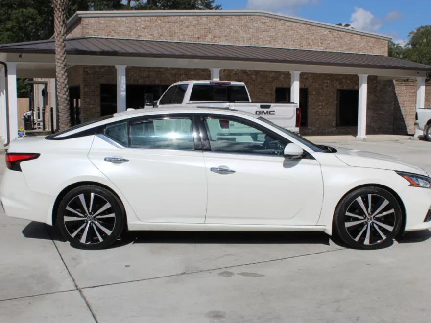2019 Nissan Altima 2.5 Platinum photo 1