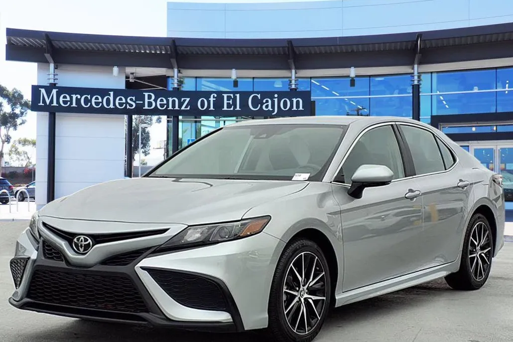 2024 Toyota Camry SE photo 1