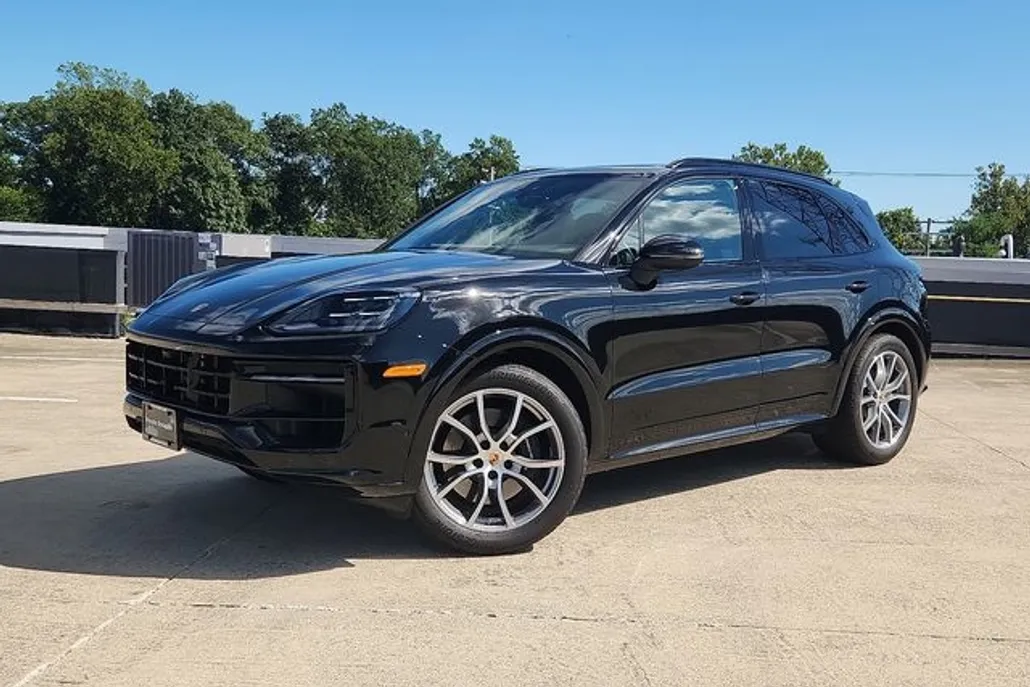 2025 Porsche Cayenne photo 1