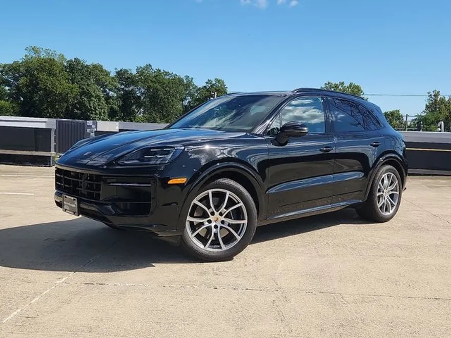 2025 Porsche Cayenne photo 1