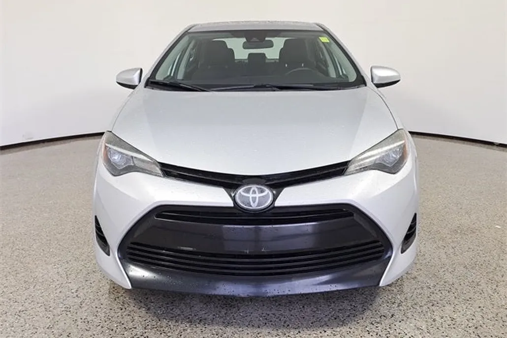 2018 Toyota Corolla LE photo 1