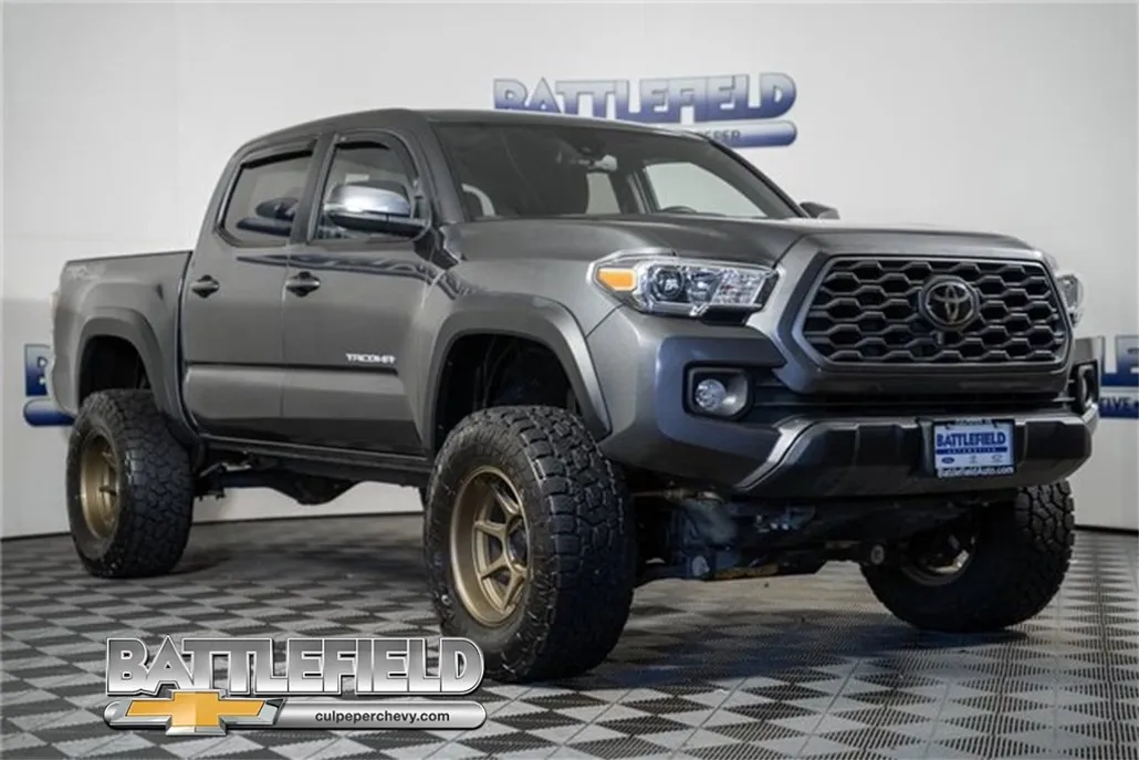 2023 Toyota Tacoma TRD Off-Road V6 photo 1