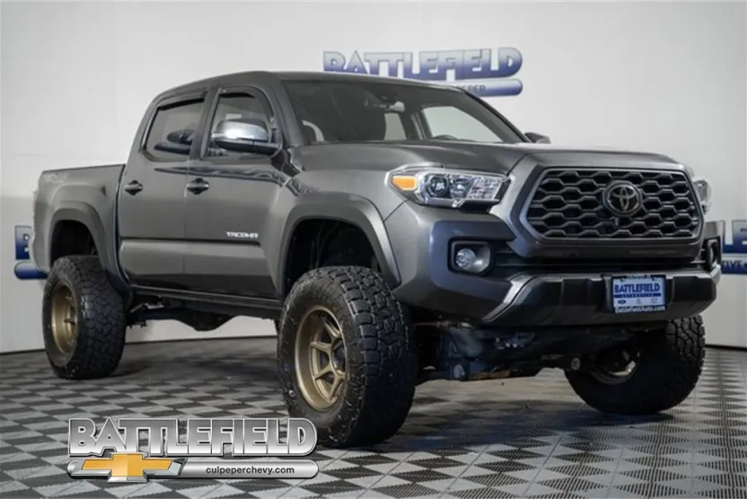 2023 Toyota Tacoma TRD Off-Road V6 photo 1