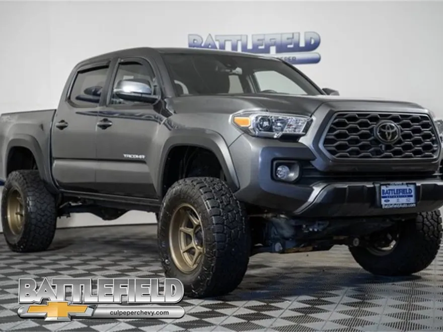 2023 Toyota Tacoma TRD Off-Road V6 photo 1