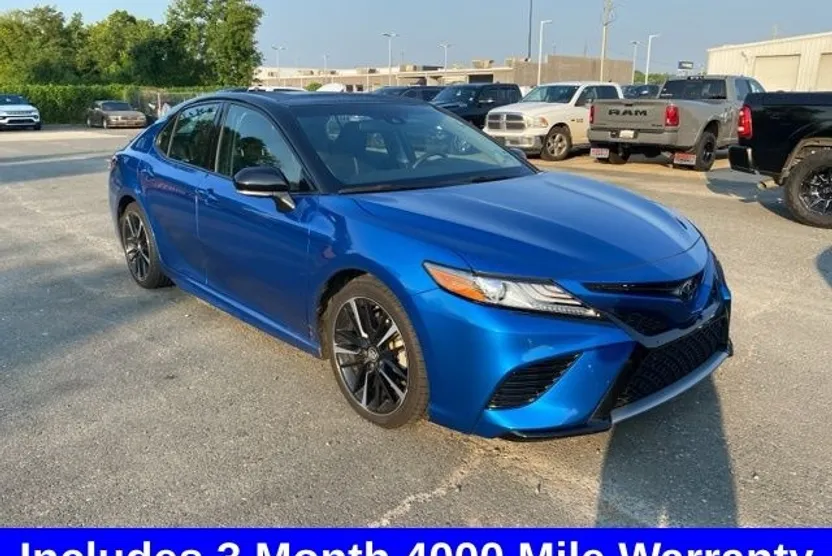 2018 Toyota Camry XLE photo 1
