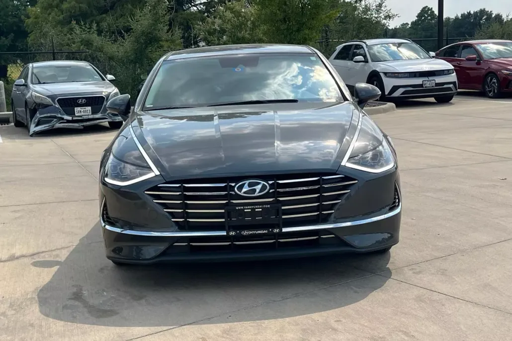 2023 Hyundai Sonata SE photo 1