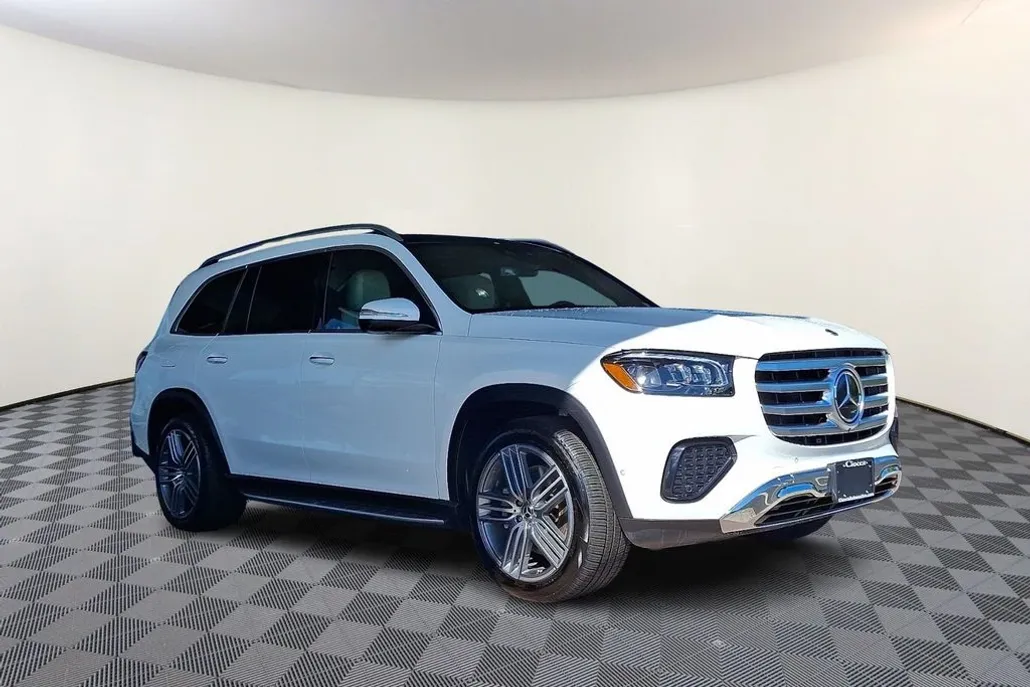 2025 Mercedes Benz GLS 450 4MATIC photo 1