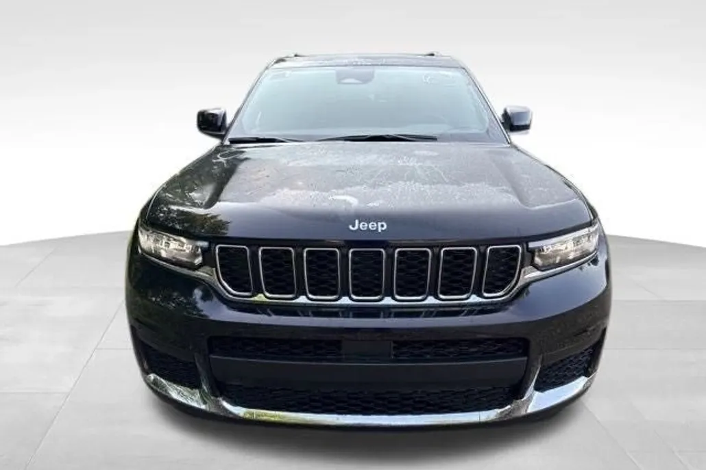 2025 Jeep Grand Cherokee Laredo photo 1