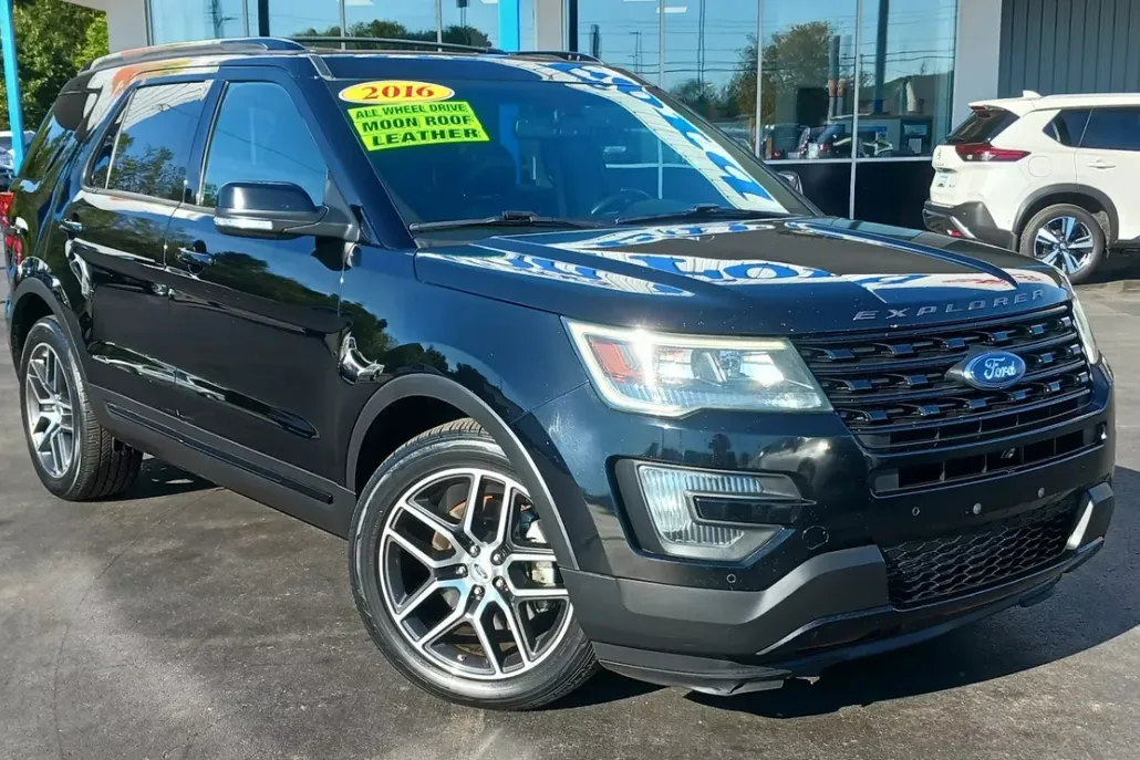 2016 Ford Explorer Sport photo 1