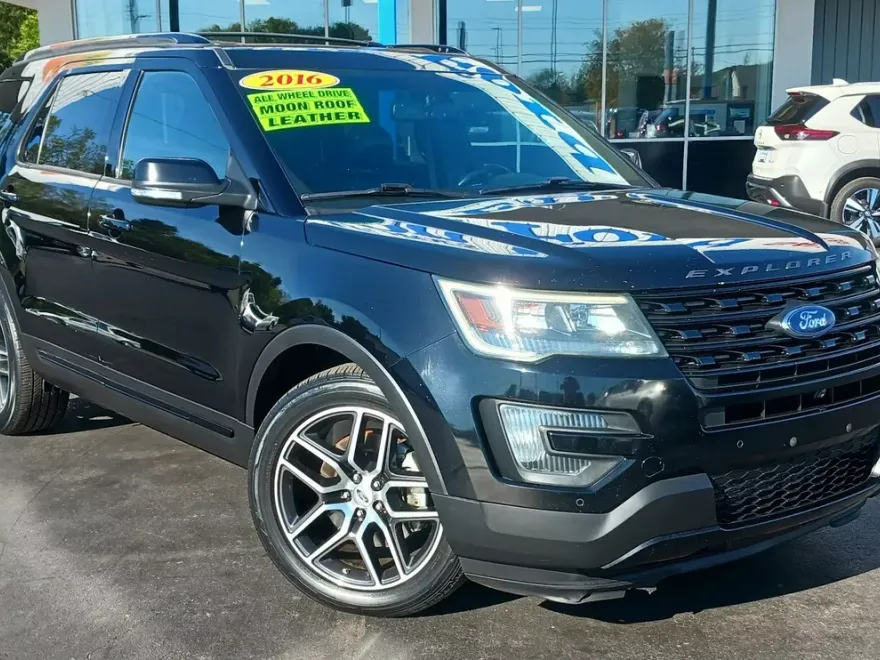2016 Ford Explorer Sport photo 1