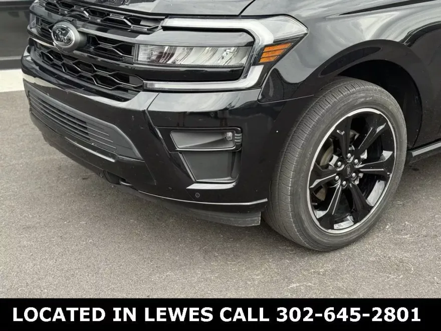 2022 Ford Expedition Limited photo 1