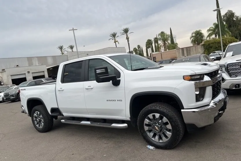 2023 Chevrolet Silverado 2500HD LT photo 1