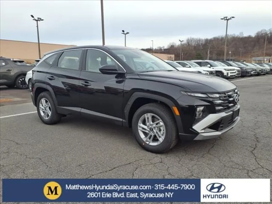 2025 Hyundai Tucson SE photo 1