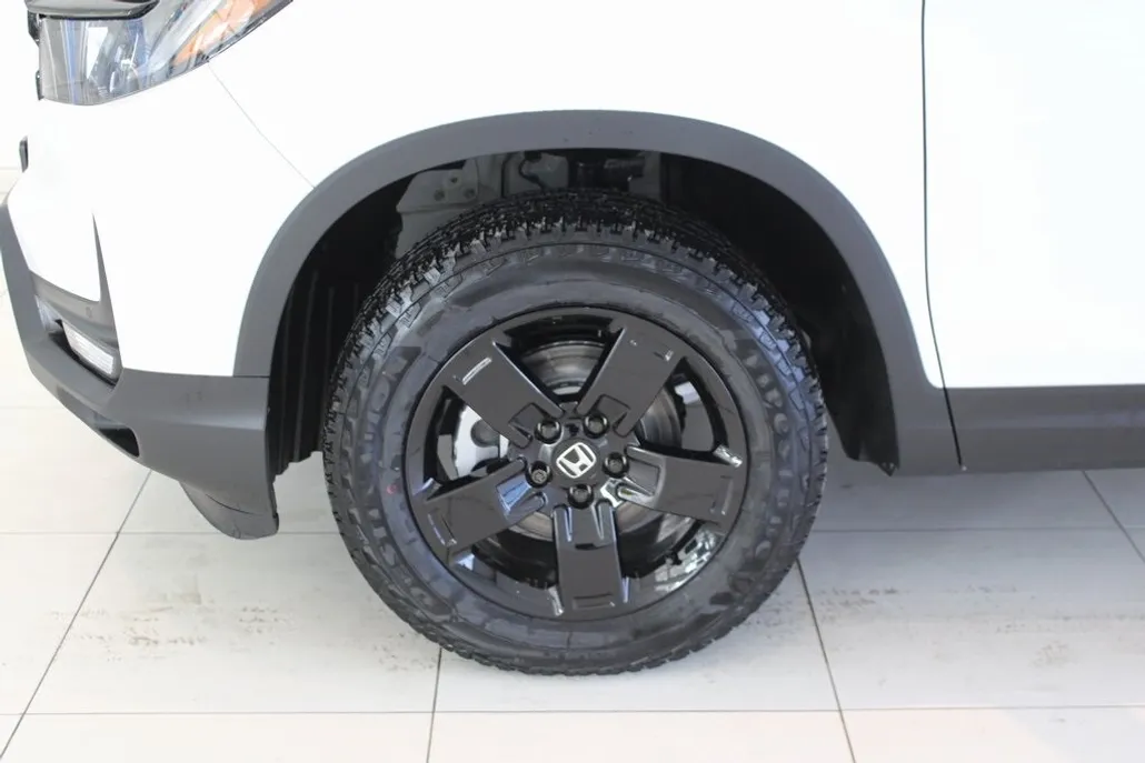 2025 Honda Ridgeline Black Edition photo 1