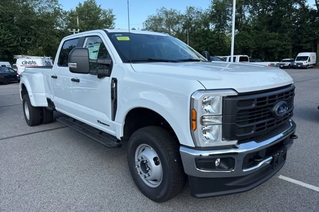 2025 Ford F-350 XL photo 1