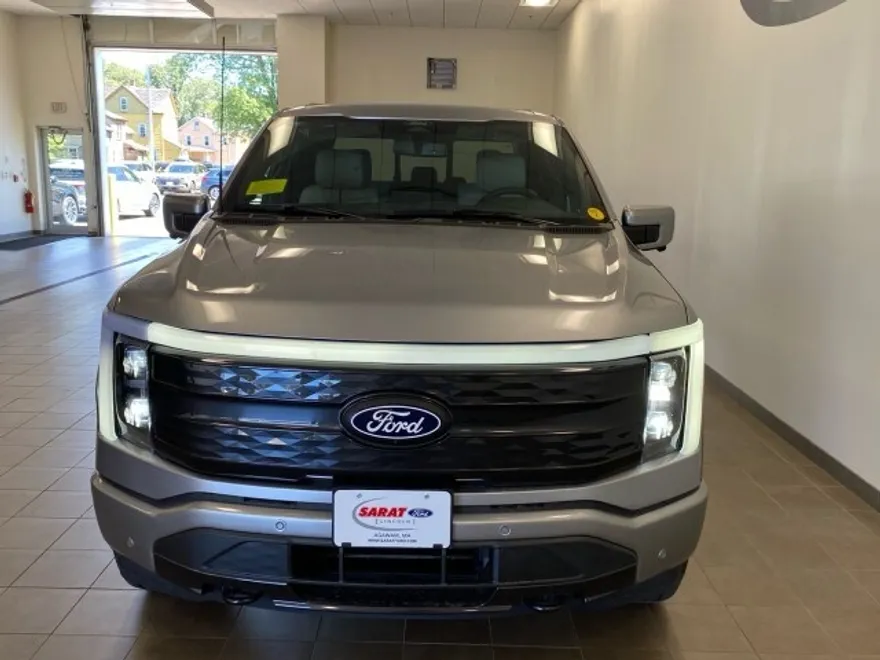 2025 Ford F-150 Lightning Platinum photo 1