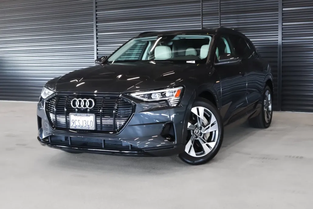 2022 Audi e-tron Premium photo 1