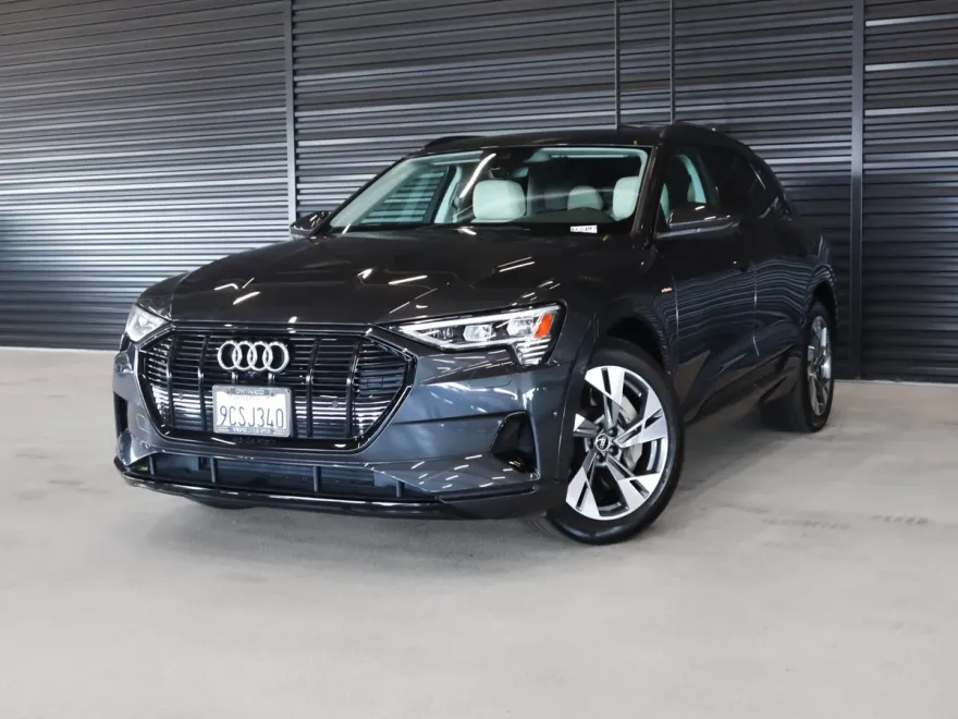 2022 Audi e-tron Premium photo 1