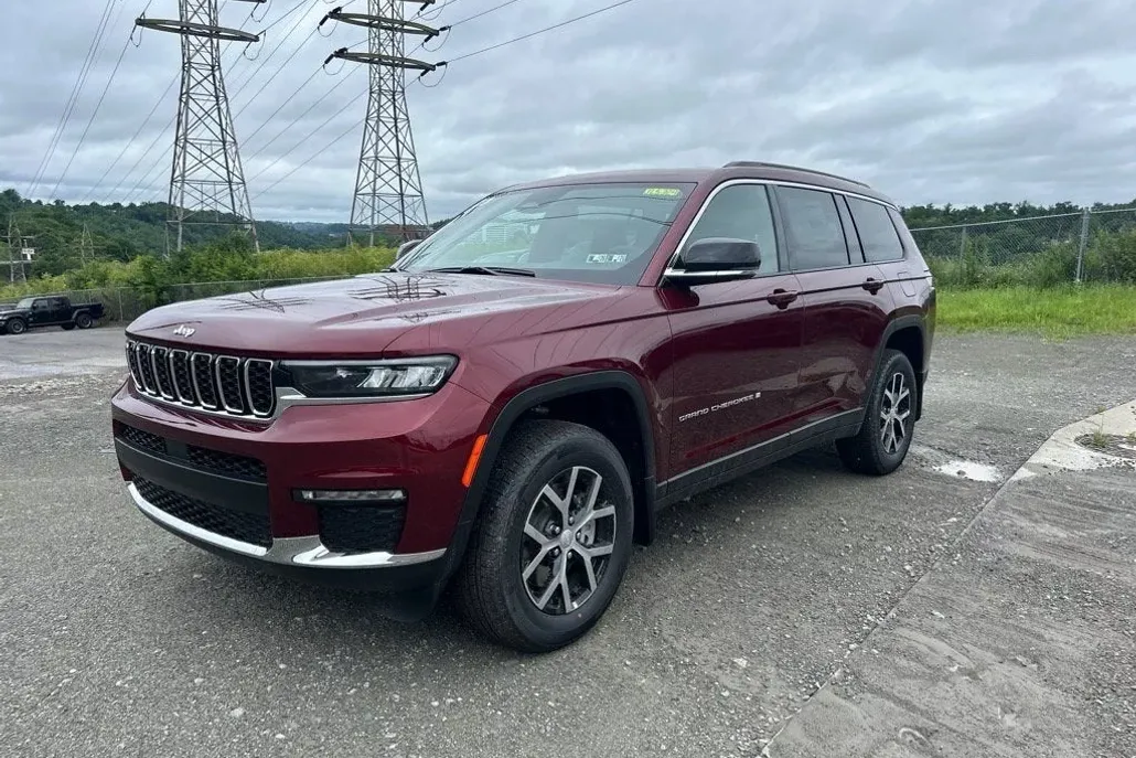 2025 Jeep Grand Cherokee Limited photo 1