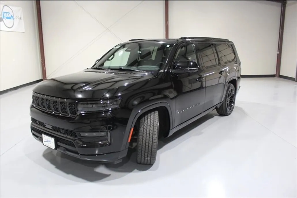 2024 Jeep Grand Wagoneer L II photo 1