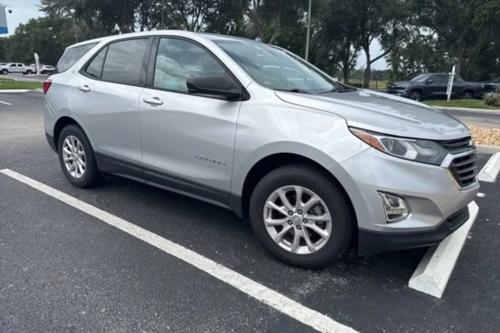 2019 Chevrolet Equinox LS photo 1