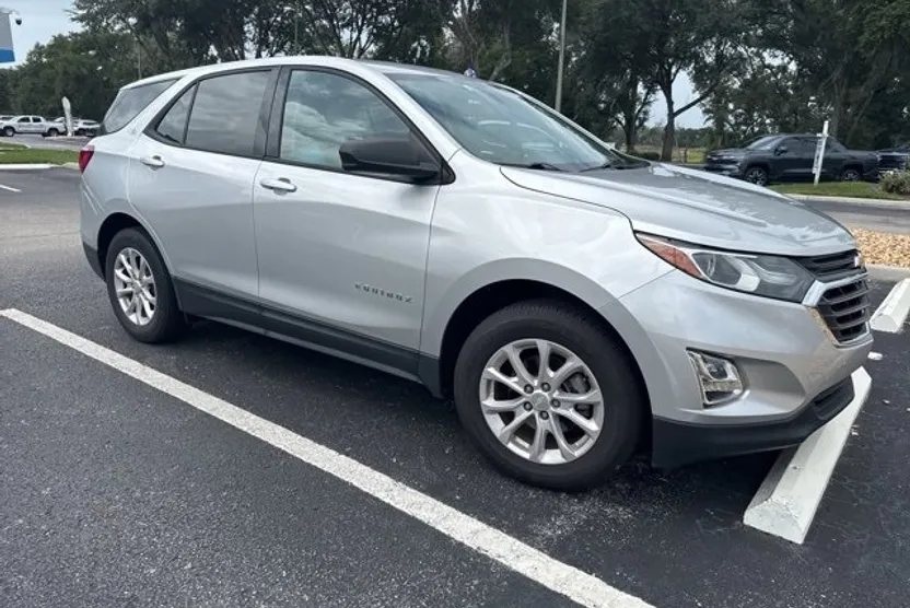 2019 Chevrolet Equinox LS photo 1
