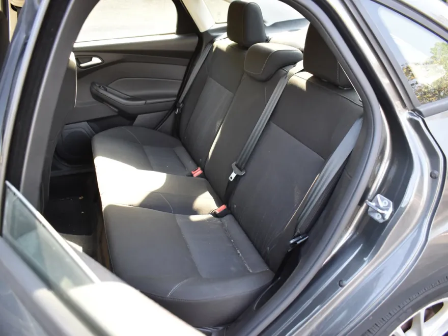 2017 Ford Focus SE photo 1
