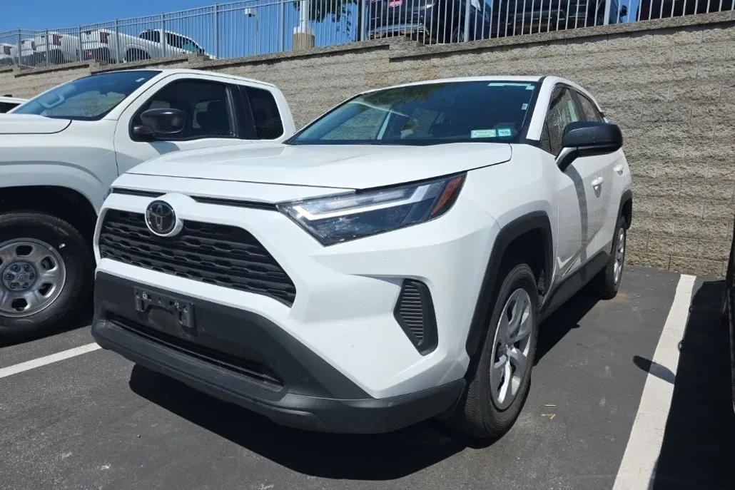 2024 Toyota RAV4 LE photo 1