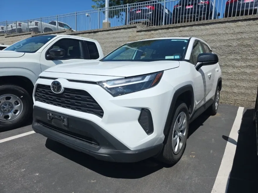 2024 Toyota RAV4 LE photo 1