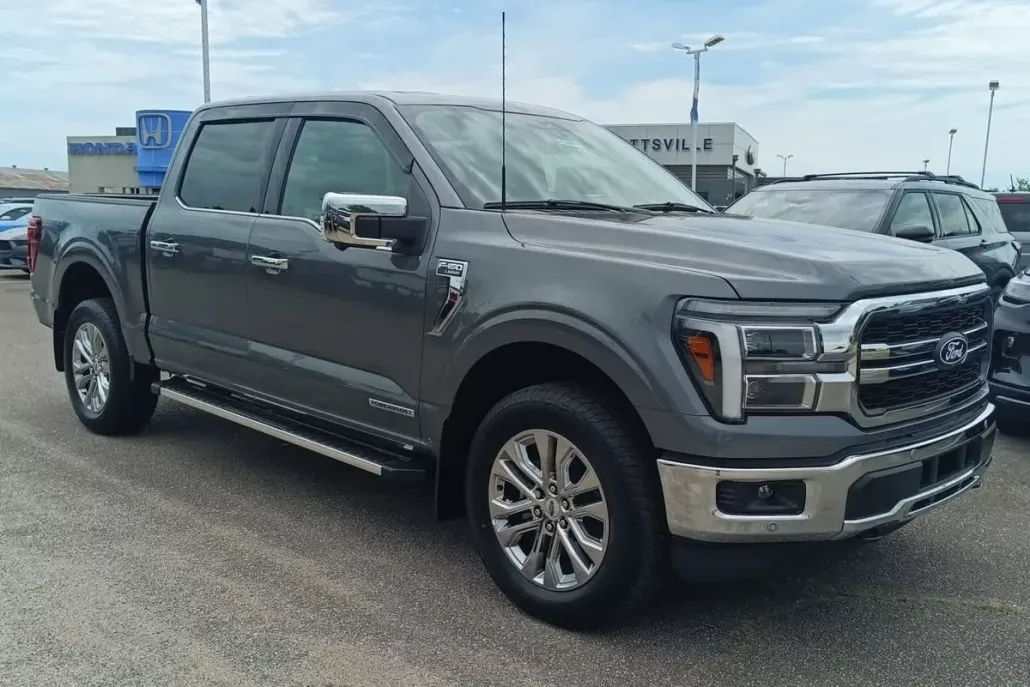 2025 Ford F-150 Lariat photo 1