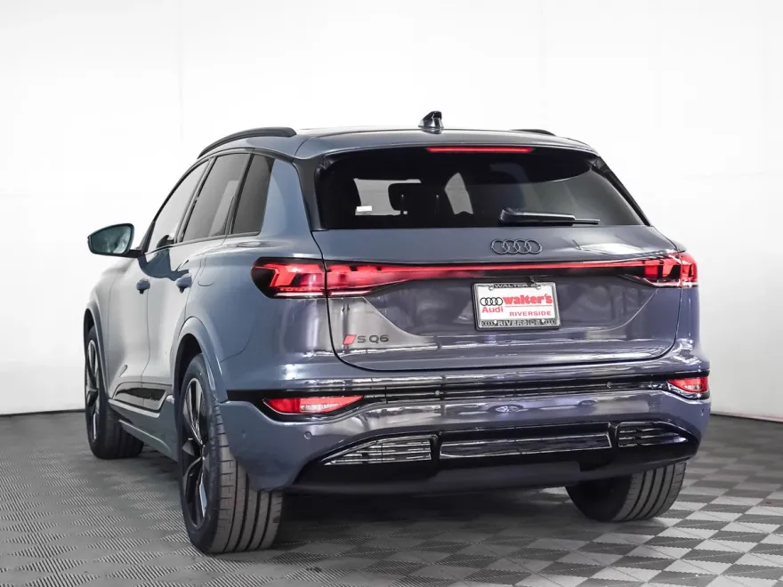 2025 Audi SQ6 photo 2