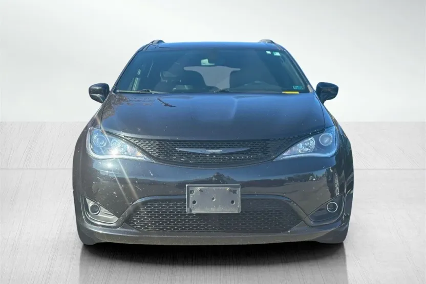 2020 Chrysler Pacifica Touring L photo 1