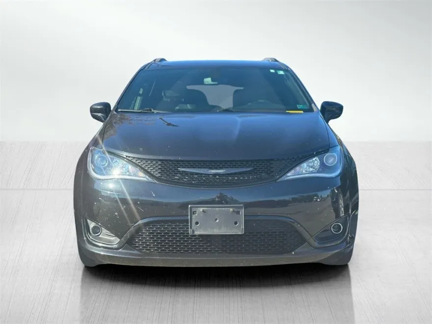 2020 Chrysler Pacifica Touring L photo 1