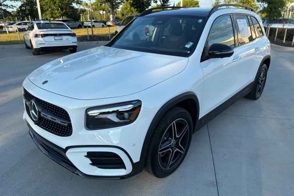 2024 Mercedes Benz GLB 250 photo 1