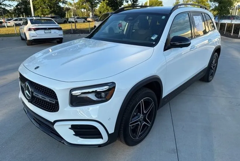 2024 Mercedes Benz GLB 250 photo 1