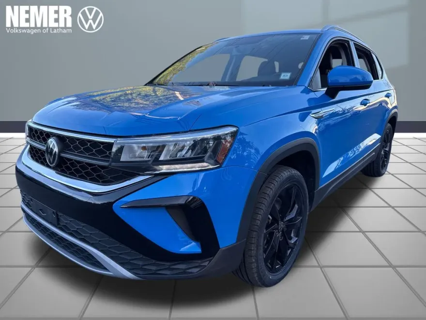 2022 Volkswagen Taos SE photo 1