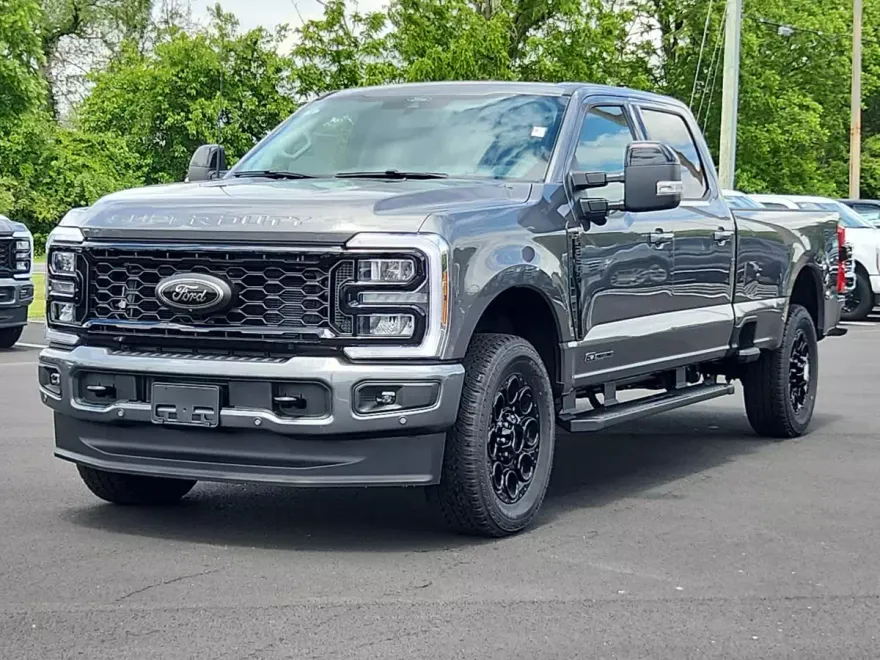 2025 Ford F-250 Lariat photo 1