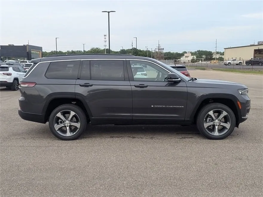 2025 Jeep Grand Cherokee Limited photo 1