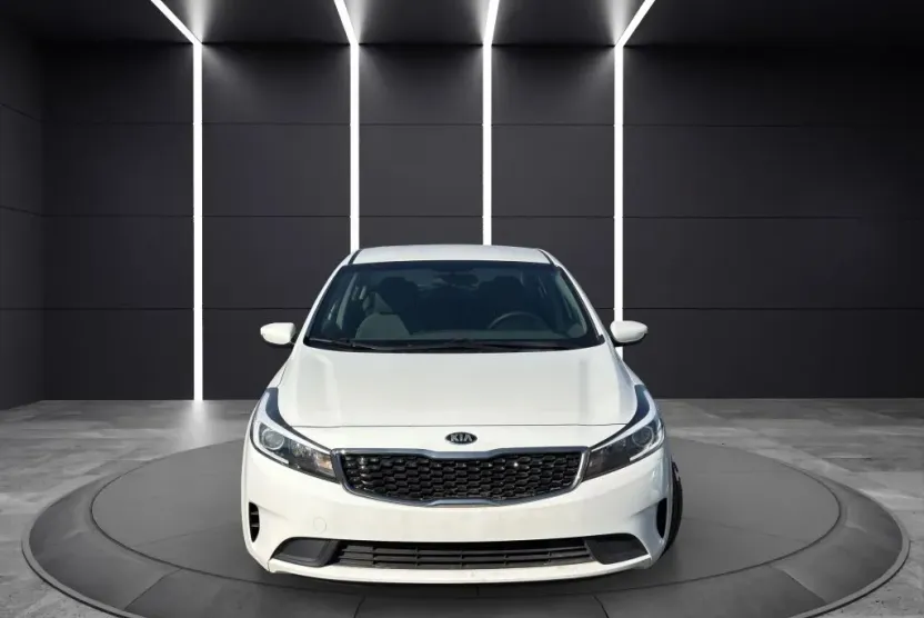 2017 Kia Forte LX Base photo 1