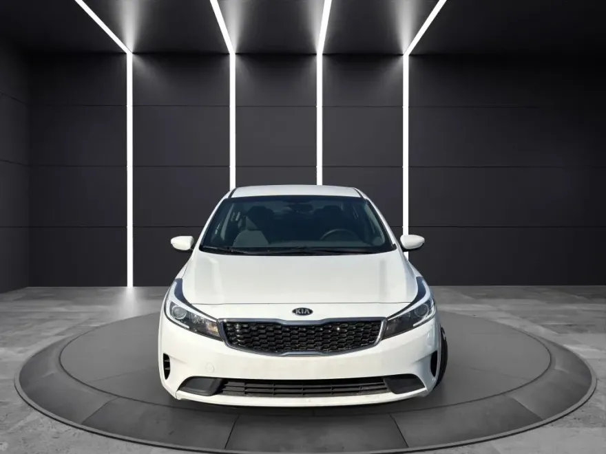 2017 Kia Forte LX Base photo 1