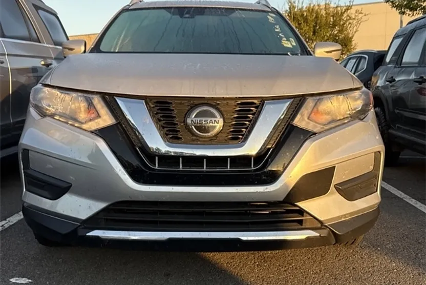 2020 Nissan Rogue SV photo 1