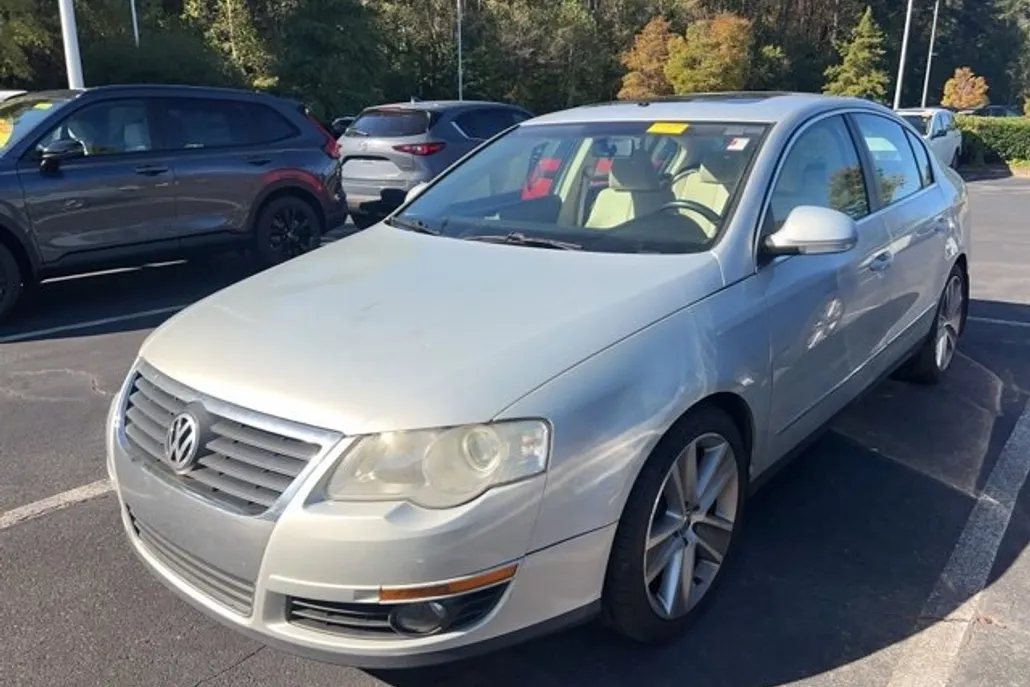 2010 Volkswagen Passat Komfort photo 1