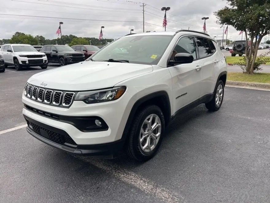 2024 Jeep Compass Latitude photo 1