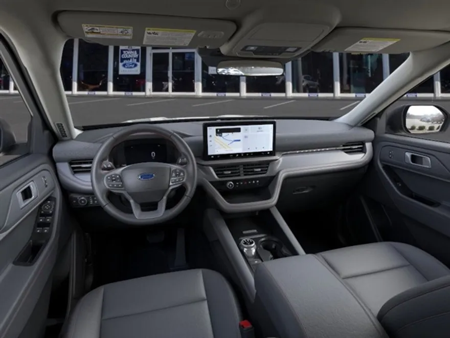 2025 Ford Explorer photo 1