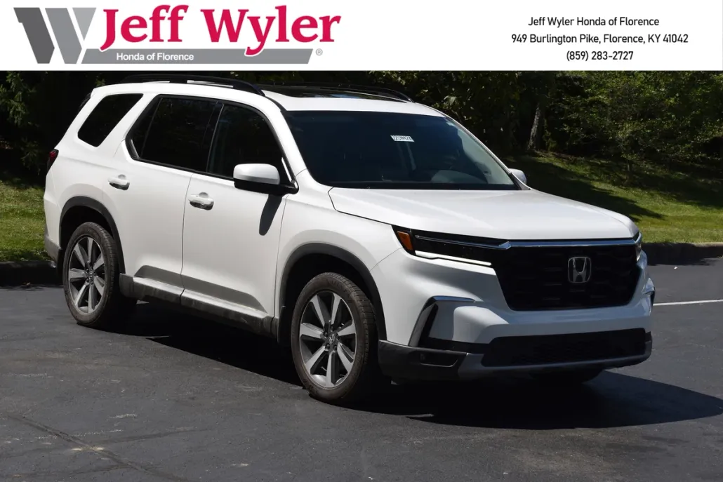 2024 Honda Pilot Touring photo 1