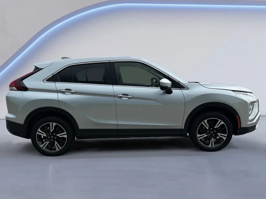 2024 Mitsubishi Eclipse Cross SE photo 1
