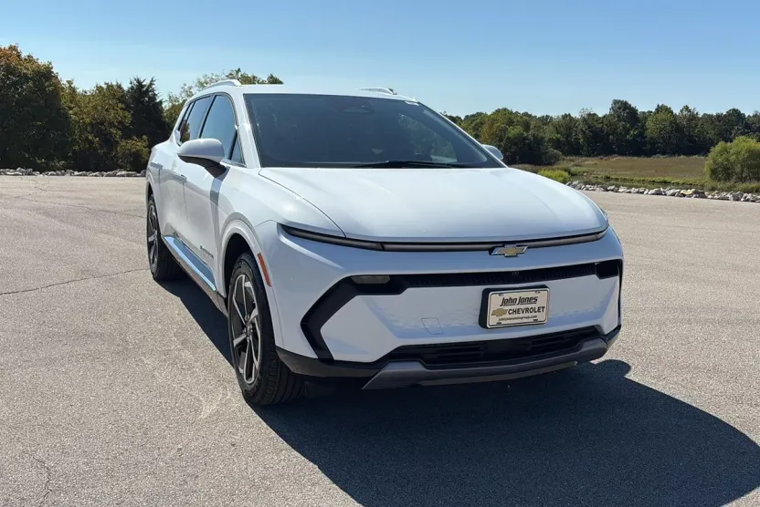2024 Chevrolet Equinox EV 1LT photo 1