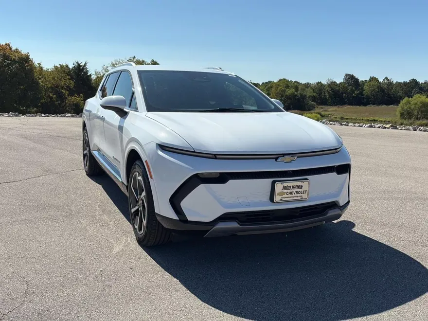 2024 Chevrolet Equinox EV 1LT photo 1