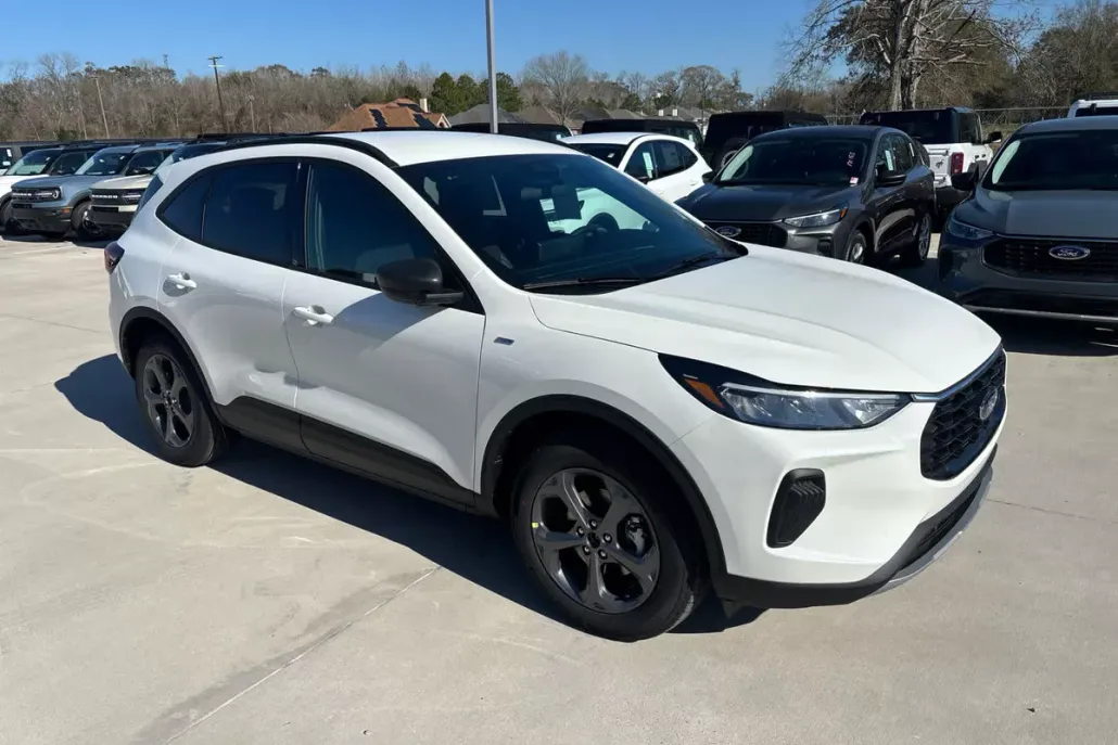 2025 Ford Escape ST-Line photo 1