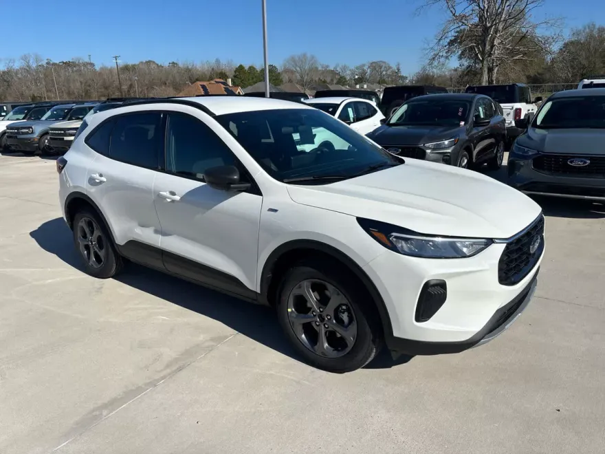 2025 Ford Escape ST-Line photo 1